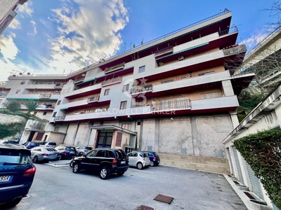 Appartamento in Vendita a Salerno, 420'000€, 187 m²