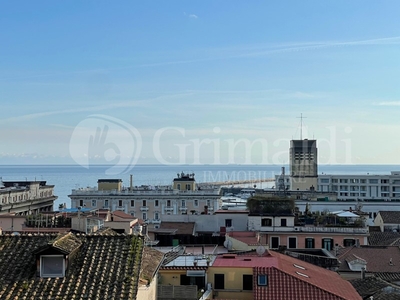 Appartamento in Vendita a Salerno, 640'000€, 170 m²