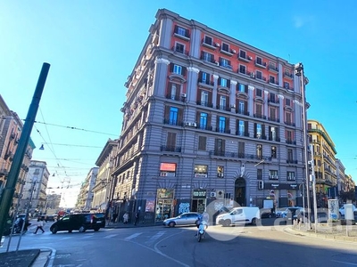 Appartamento in Vendita in Piazza Giuseppe Garibaldi 3 a Napoli