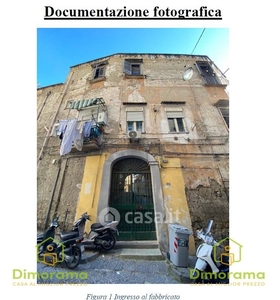 Appartamento in Vendita in Salita Capodimonte 170 a Napoli
