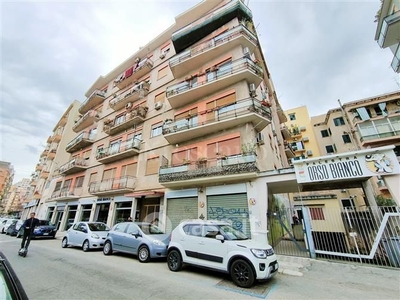 Appartamento in Vendita in Via Antonino Salinas a Palermo