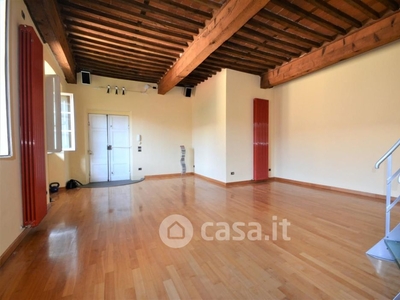 Appartamento in Vendita in Via del Battistero 55100 a Lucca