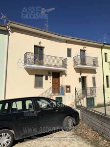 Appartamento in Vendita in Via San Cipriano 32 a L'Aquila