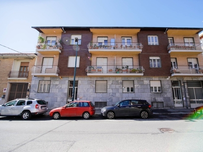 Bilocale in Via Carrera, Torino, 1 bagno, 66 m², piano rialzato