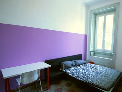 Camera in affitto in appartamento con 4 camere da letto a Milano