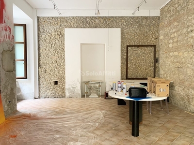 Capannone in Affitto a Catanzaro, zona Centro storico, 850€, 50 m²