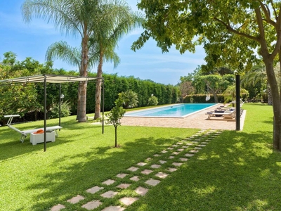 Casa a Aci Sant\'antonio con giardino, piscina e barbecue