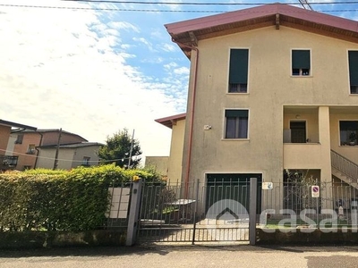 Casa Bi/Trifamiliare in Vendita in Via Enrico Caruso 14 a Brescia