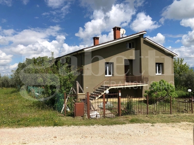 Casa indipendente di 300 mq in vendita - Montefalco