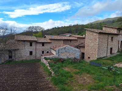 Casa indipendente in Via Folignate - Visso