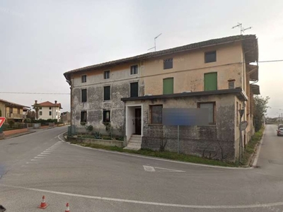 Casa indipendente in Via Piave, Basiliano, 12 locali, 236 m²