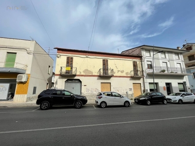 Casa indipendente in Via Roma, Sant'Egidio alla Vibrata, 7 locali