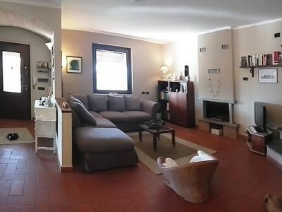 Casa indipendente in Via Sarciara - Vezzano Ligure