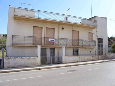 Casa singola a Canosa di Puglia