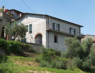 Casa singola abitabile a Fivizzano