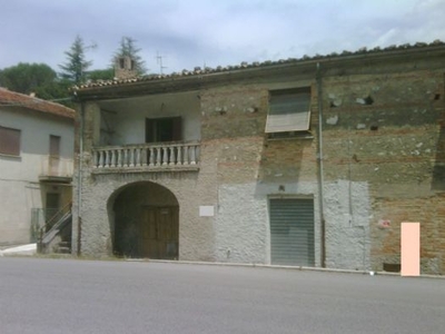 Casa singola da ristrutturare in zona Civita D'Antino scalo a Civita D'Antino
