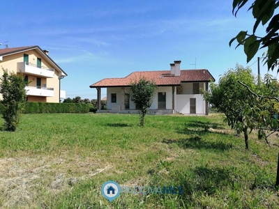 Casa singola in Via Rosara in zona Rosara a Codevigo