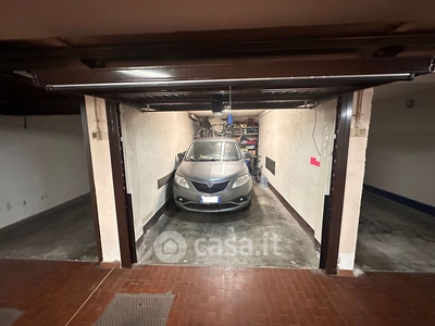 Garage/Posto auto in Vendita in Via Felice Casati 32 a Milano
