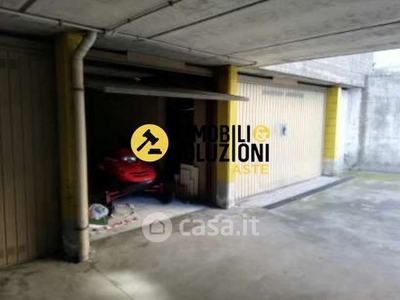 Garage/Posto auto in Vendita in Via Monte San Gabriele 6 a Novara