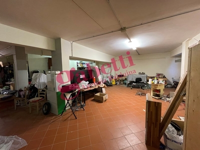 Magazzino in Vendita a Roma, 119'000€, 300 m²