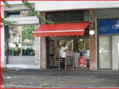Negozio/Locale commerciale in Vendita in Via Bartolomeo Gualla a Brescia