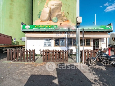 Negozio/Locale commerciale in Vendita in Strada Statale 114 Orientale Sicula a Catania