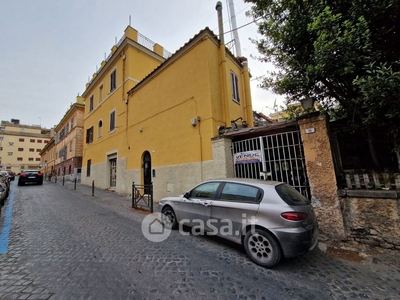 Negozio/Locale commerciale in Vendita in Via Ludovico Micara a Frascati