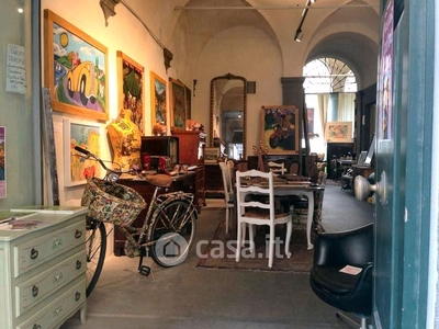 Negozio/Locale commerciale in Vendita in Via Santa Croce a Lucca