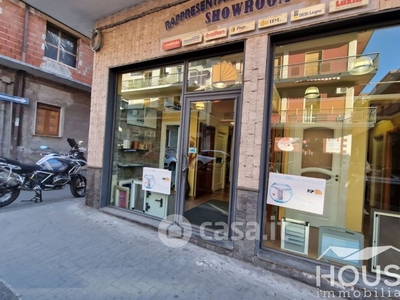 Negozio/Locale commerciale in Vendita in Via Sardegna a Paternò