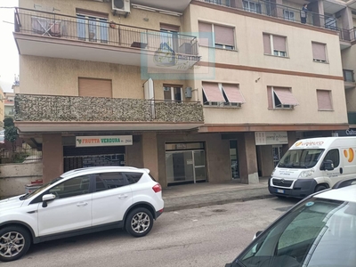 Negozio / Locale in vendita a Falconara Marittima