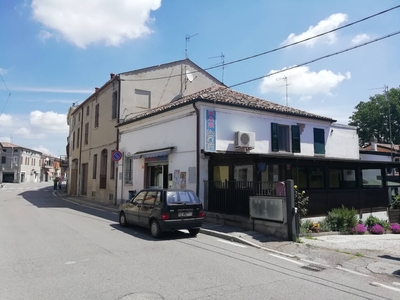 Negozio / Locale in vendita a Ferrara - Zona: Francolino
