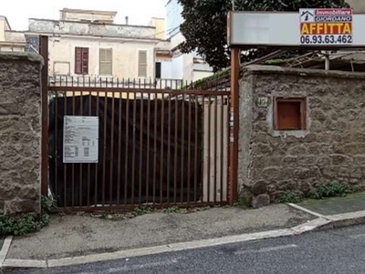 Negozio / Locale in vendita a Genzano di Roma