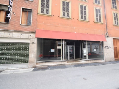 Negozio / Locale in vendita a Piacenza - Zona: Centro storico