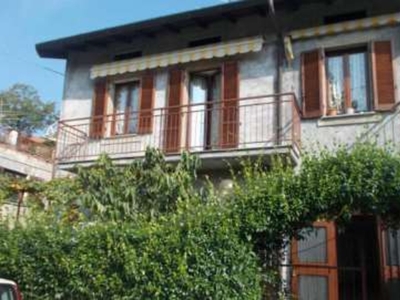 Porzione di casa in Via Mirasole, Laveno-Mombello, 8 locali, 170 m²