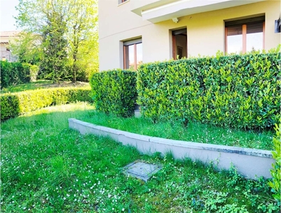 Quadrilocale a Varese, 1 bagno, giardino privato, garage, arredato