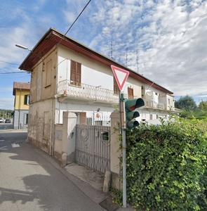 Quadrilocale in Via Federico Confalonieri 42, Gallarate, 1 bagno
