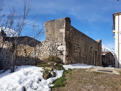 Rustico casale da ristrutturare a Rocca di Mezzo