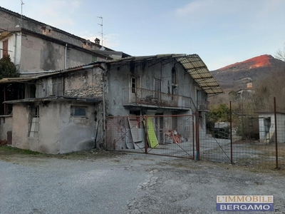 rustico / casale in vendita a Alzano Lombardo