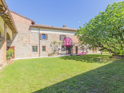 Rustico casale in vendita a Gazzola Piacenza Castelletto