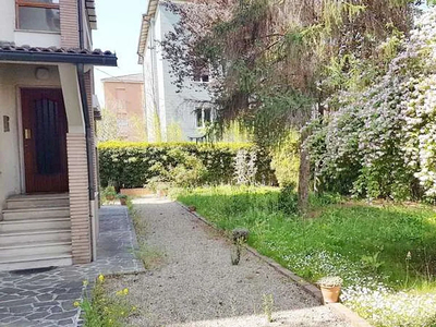 Sant'Agnese - Villa bifamiliare con giardino