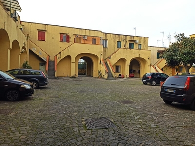 Trilocale in Vendita a Napoli, zona Ponticelli, 119'000€, 80 m²