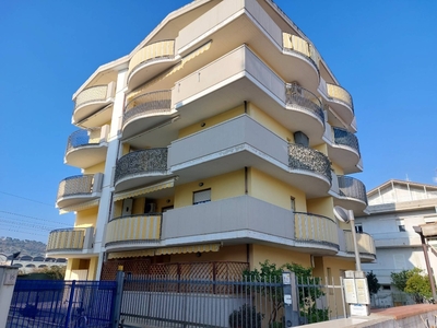 Trilocale in Via Trebbia, Alba Adriatica, 1 bagno, 60 m², 1° piano