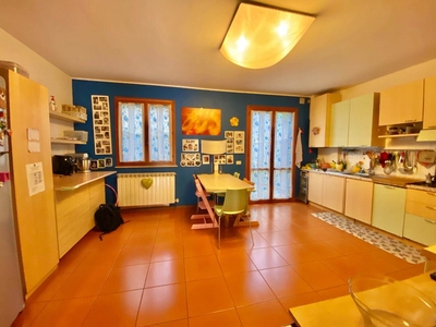 Villa a schiera in ottime condizioni in zona Trasanni a Urbino