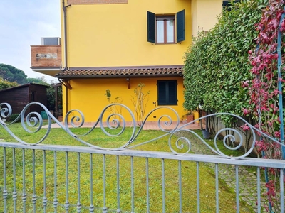 Villa a schiera in Via Catalani in zona Badia Pozzeveri a Altopascio