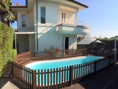 Villa con terrazzo, Riccione colle dei pini