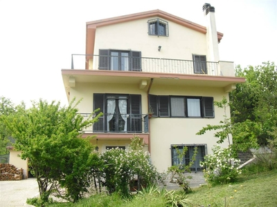 Villa in Loc. Pontone a Castel di Sangro