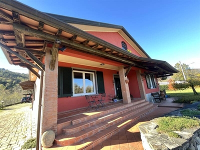 Villa in ottime condizioni in zona Barbarasco a Tresana