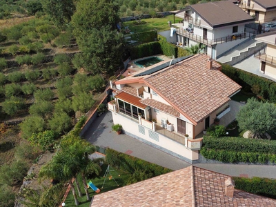 Villa in ottime condizioni in zona Lavinaio a Aci Sant'Antonio