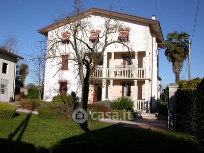 Villa in Vendita in a Valvasone Arzene