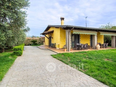 Villa in Vendita in Via Albano 10 a Zagarolo